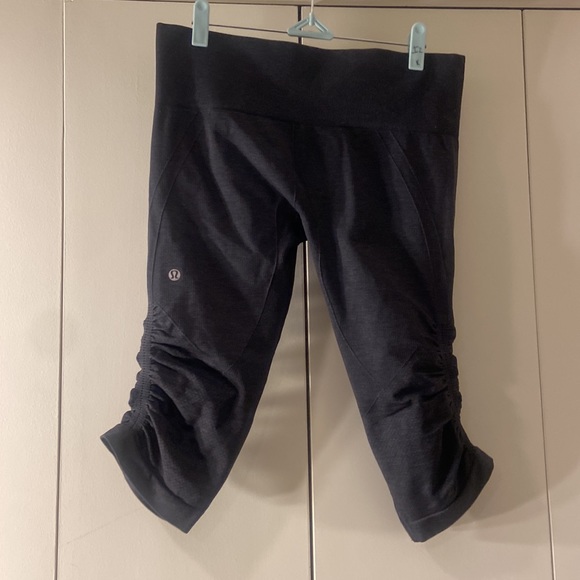 Lululemon dark gray, crop side,  scrunch,  leggings. Size 10 - Picture 2 of 7